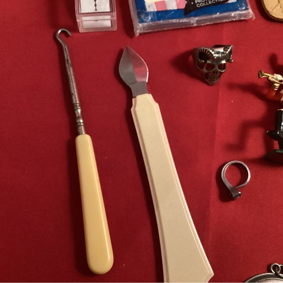 Junk Drawer Lot Various Collectibles Old and New items - Picture 3 of 8